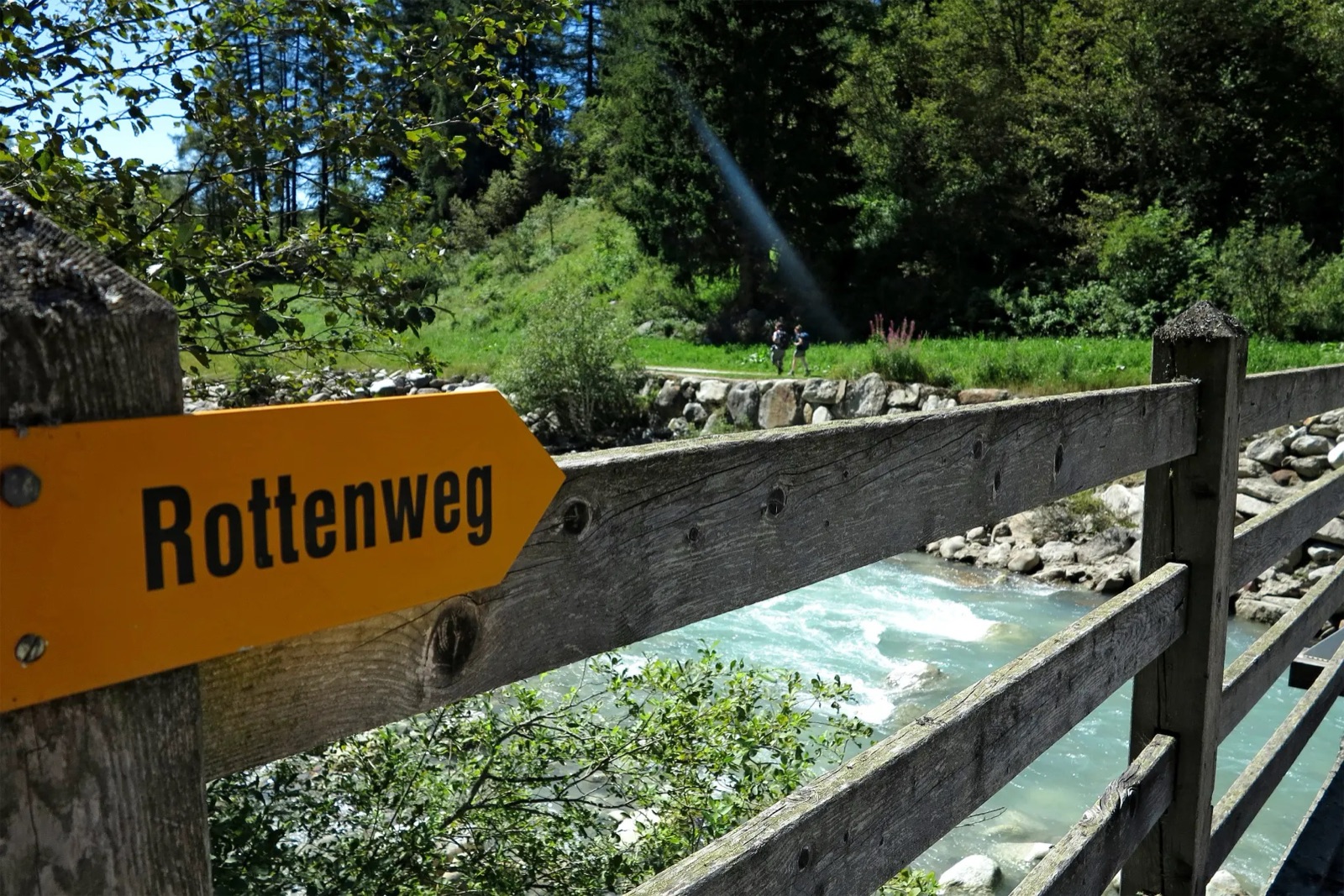 Rottenweg junto al joven Ródano